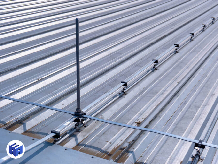 Para Raio tipo Gaiola de faraday com perfilados de alumínio na captação